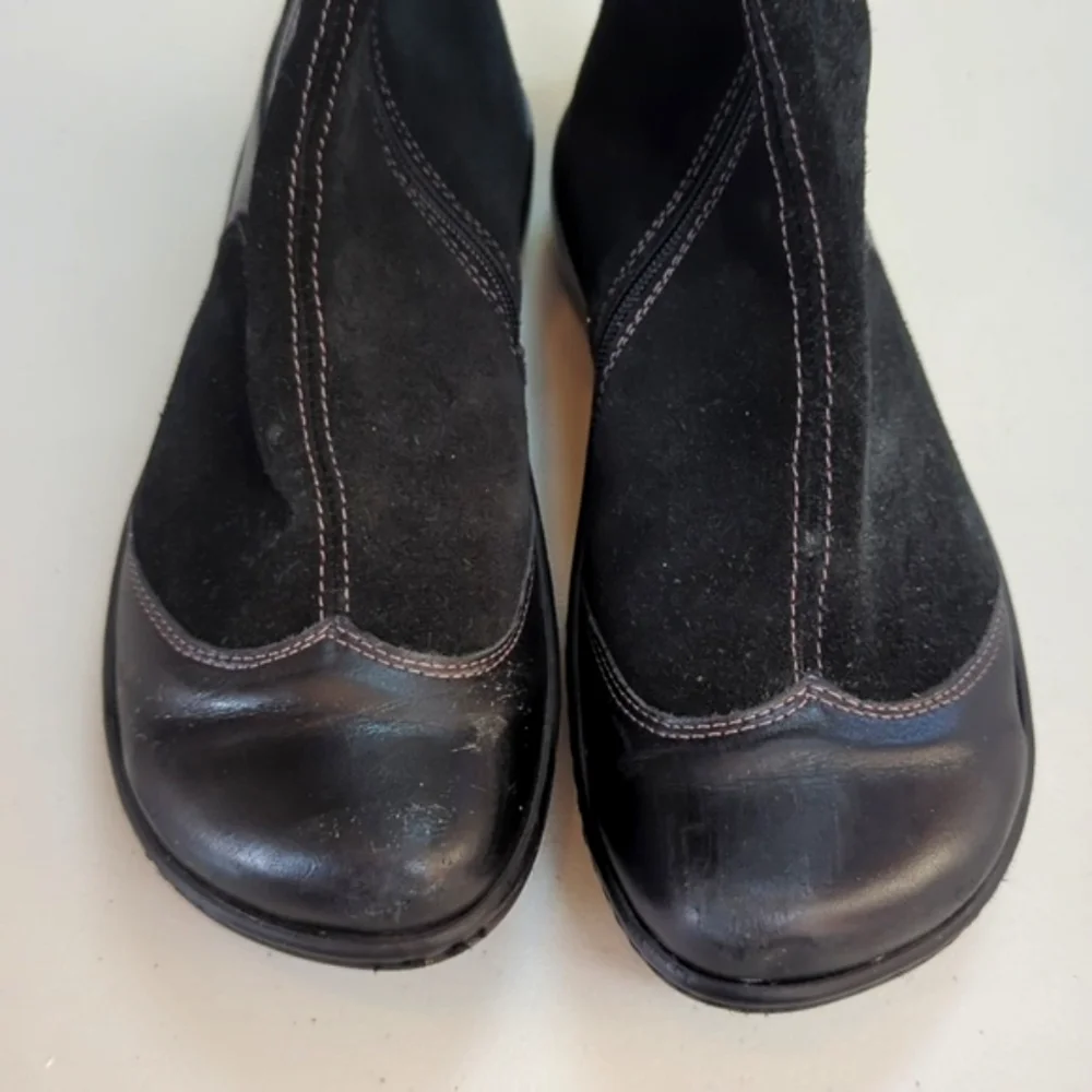 Naot, Oyster, Black Suede/Leather Booties. Sz40/9-9.5 - Picture 2 of 12